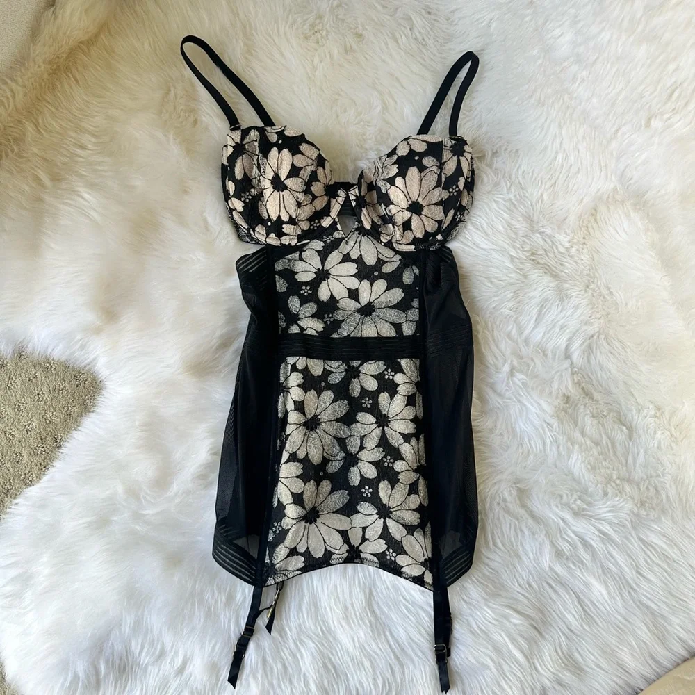 Victoria's Secret‎ Black and Cream Floral Lingerie 36D